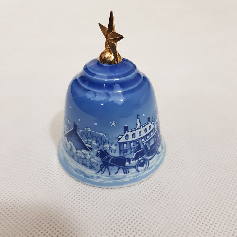 Vintage Christmas Eve in Williamsburg 1988 Bell